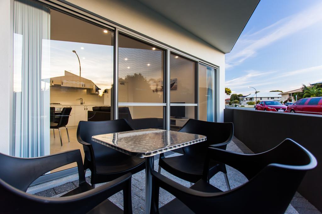 Reflections By Rockingham Apartments Room photo
