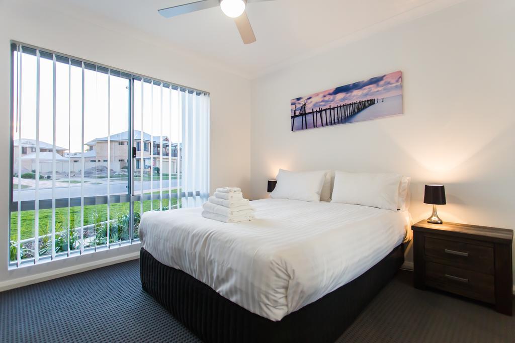 Reflections By Rockingham Apartments Room photo